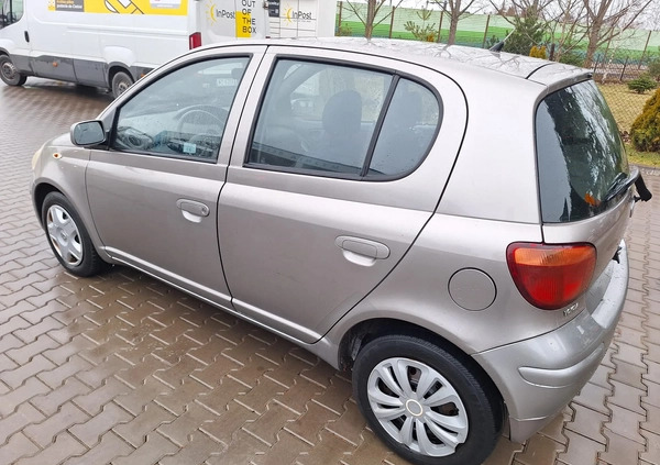 Toyota Yaris cena 7900 przebieg: 298000, rok produkcji 2005 z Brodnica małe 781